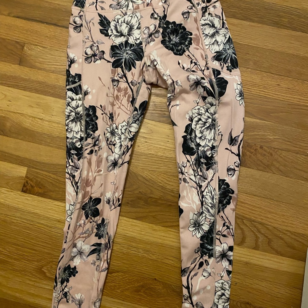 Victoria’s Secret size 6 workout leggings, pink, and gray floral